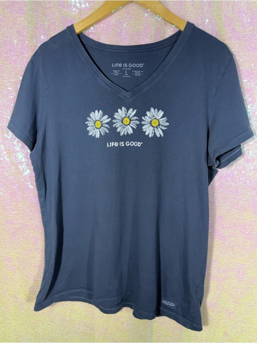 Life is Good women’s Navy Crusher V-Neck Tee Daisy print - size L
